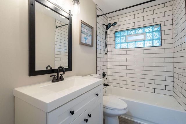 1404 E Alan ROAD, Oak Creek, WI 53154
