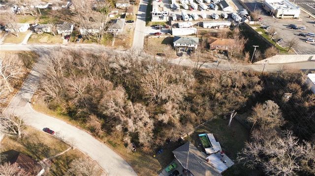 11621 Circle Drive, Sugar Creek, MO 64054