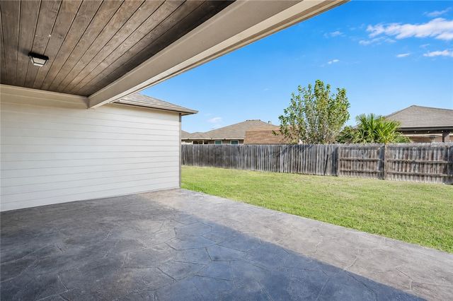 1826 Monterey Bay Dr, Portland, TX 78374