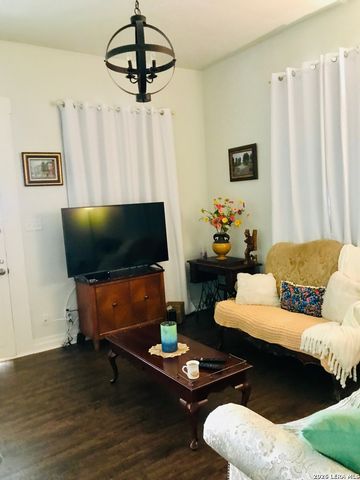 339 N Washington Ave, New Braunfels, TX 78130