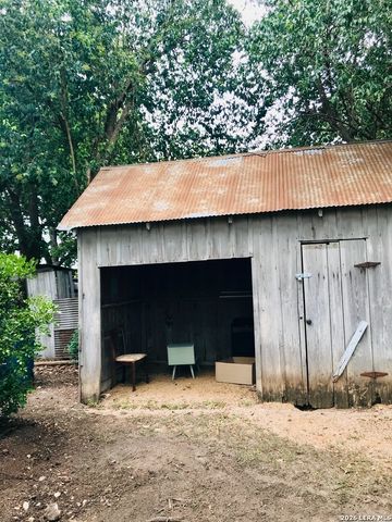 339 N Washington Ave, New Braunfels, TX 78130