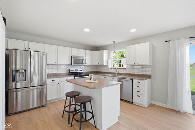 4634 Amesbury Place, Westfield, IN 46062