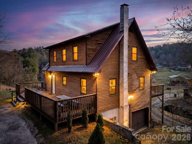 92 Arrowood Road, Weaverville, NC 28787