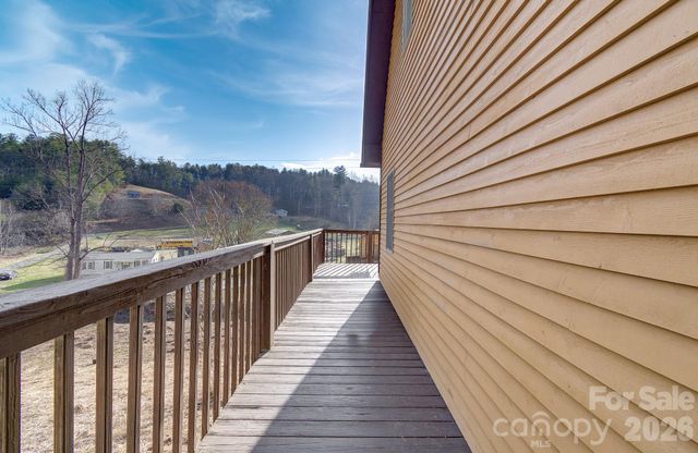 92 Arrowood Road, Weaverville, NC 28787