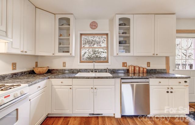 92 Arrowood Road, Weaverville, NC 28787