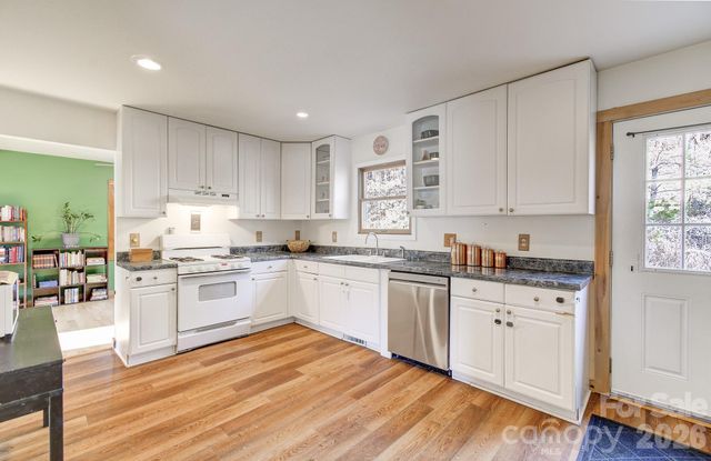 92 Arrowood Road, Weaverville, NC 28787