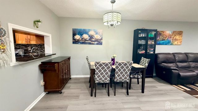 12 Palm Court, Edison, NJ 08820