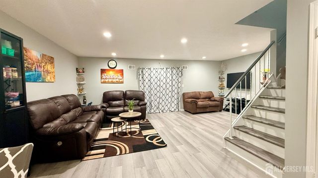 12 Palm Court, Edison, NJ 08820