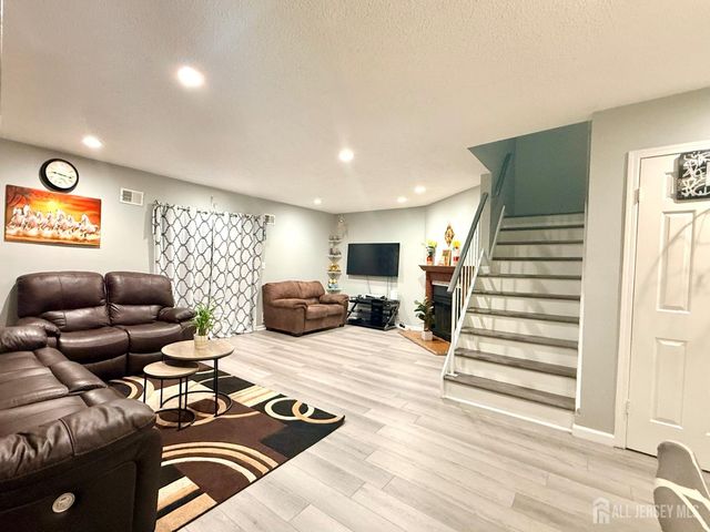 12 Palm Court, Edison, NJ 08820