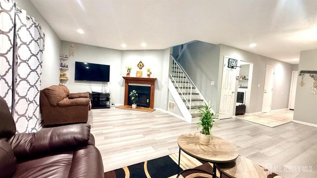 12 Palm Court, Edison, NJ 08820