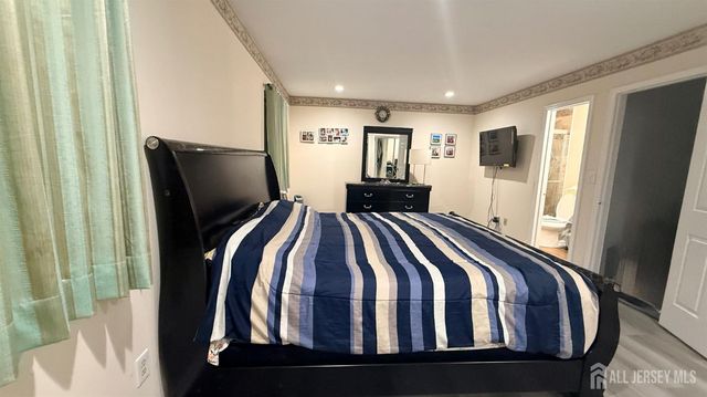12 Palm Court, Edison, NJ 08820