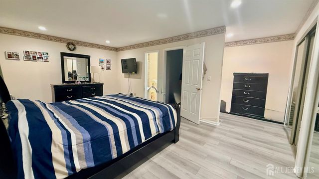12 Palm Court, Edison, NJ 08820