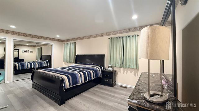 12 Palm Court, Edison, NJ 08820