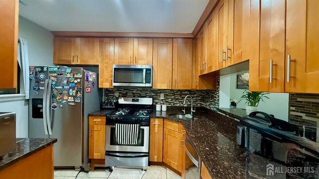 12 Palm Court, Edison, NJ 08820
