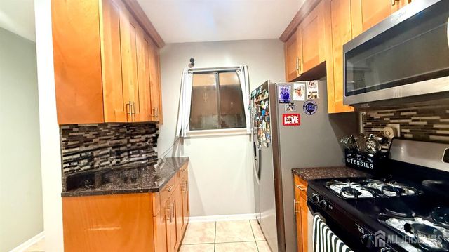 12 Palm Court, Edison, NJ 08820