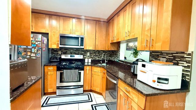 12 Palm Court, Edison, NJ 08820