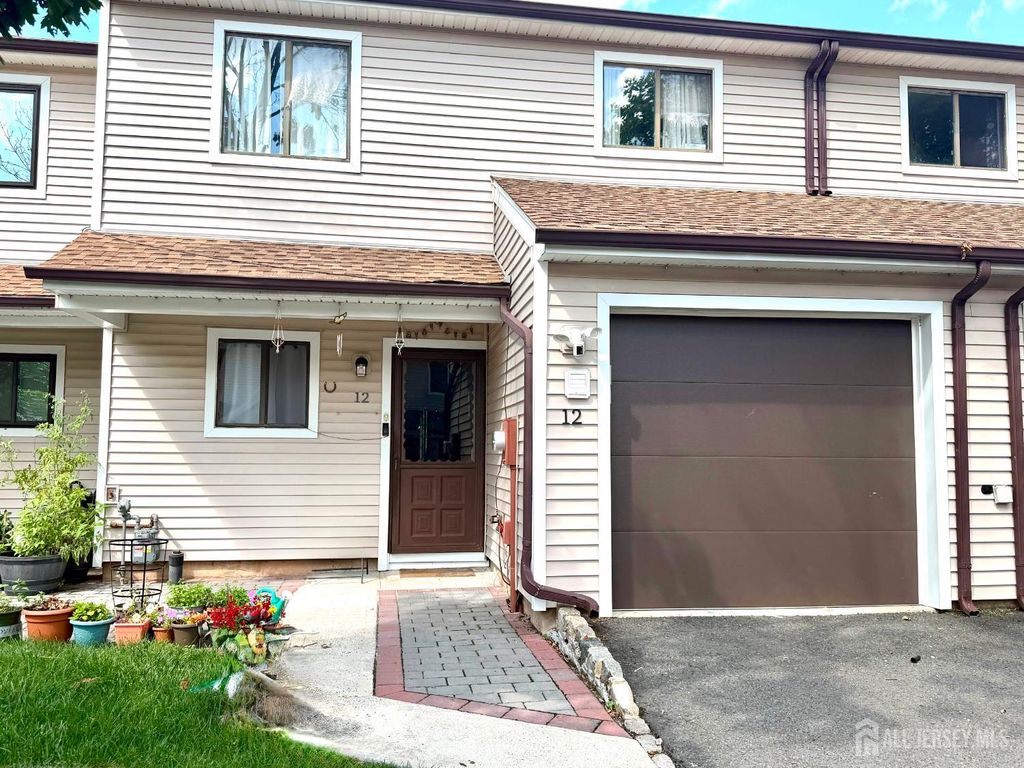 12 Palm Court, Edison, NJ 08820