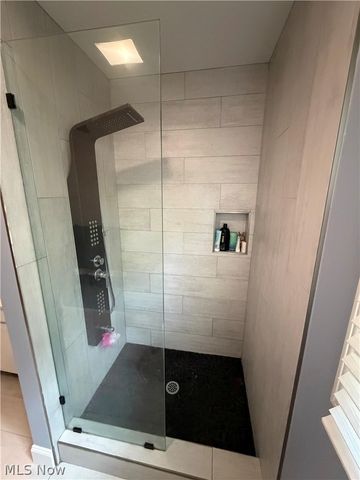 8120 Daventree Drive, Brecksville, OH 44141