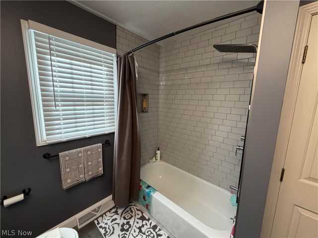 8120 Daventree Drive, Brecksville, OH 44141