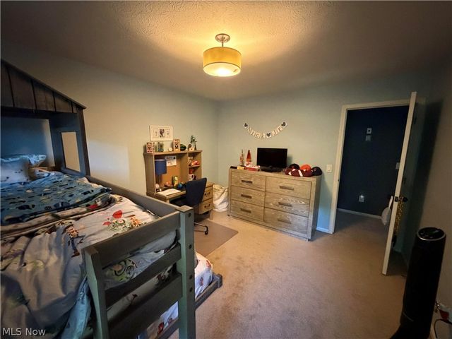8120 Daventree Drive, Brecksville, OH 44141