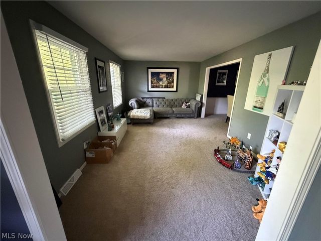 8120 Daventree Drive, Brecksville, OH 44141