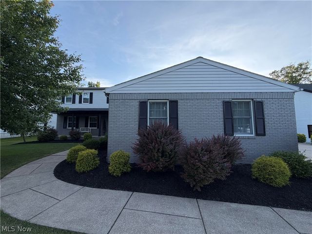 8120 Daventree Drive, Brecksville, OH 44141