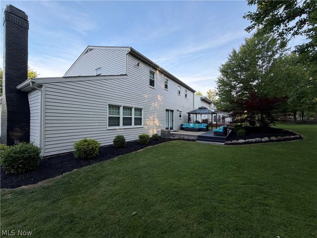 8120 Daventree Drive, Brecksville, OH 44141