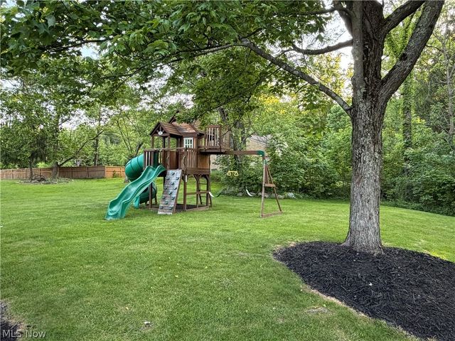 8120 Daventree Drive, Brecksville, OH 44141
