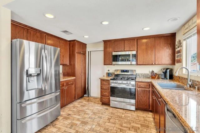 9219 Via De Amor, Santee, CA 92071