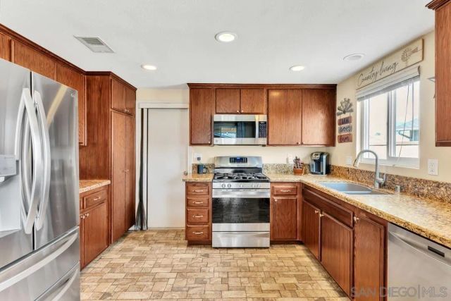 9219 Via De Amor, Santee, CA 92071