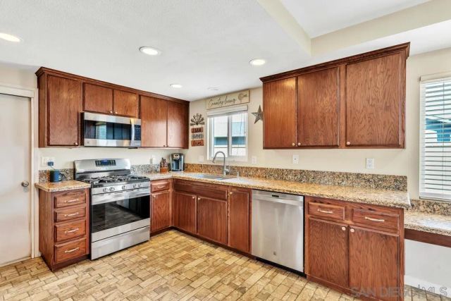 9219 Via De Amor, Santee, CA 92071