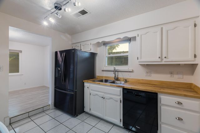 9601 ACADEMY HILLS Drive NE, Albuquerque, NM 87111