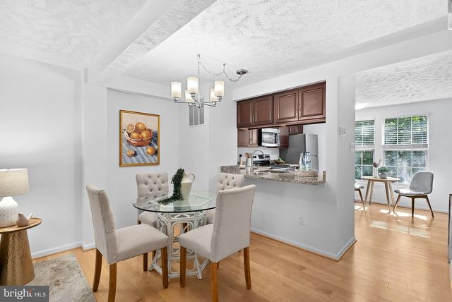 1594 WOODCREST DR, Reston, VA 20194