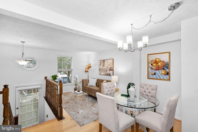 1594 WOODCREST DR, Reston, VA 20194