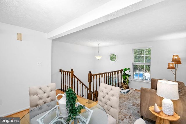 1594 WOODCREST DR, Reston, VA 20194