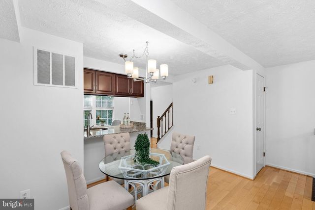 1594 WOODCREST DR, Reston, VA 20194