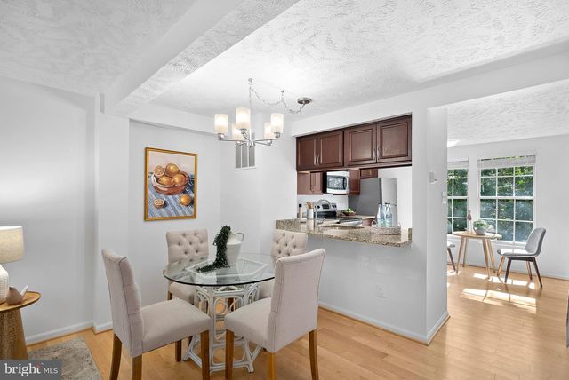 1594 WOODCREST DR, Reston, VA 20194