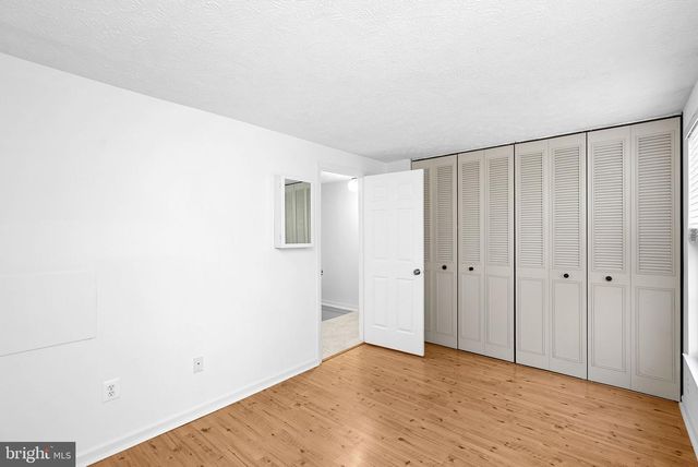 1594 WOODCREST DR, Reston, VA 20194