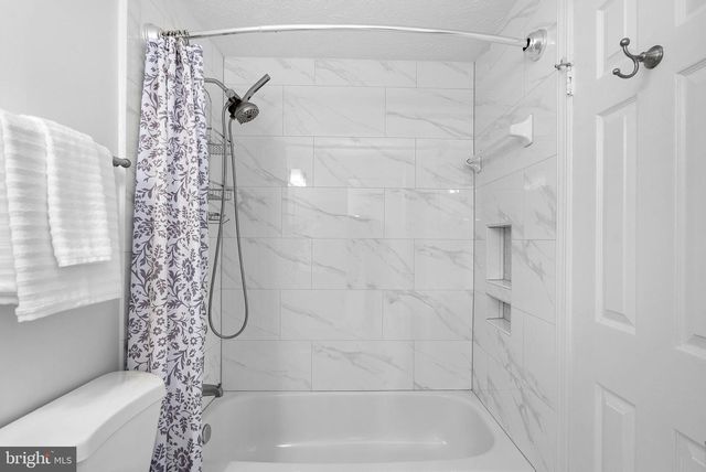 1594 WOODCREST DR, Reston, VA 20194