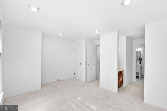 1594 WOODCREST DR, Reston, VA 20194