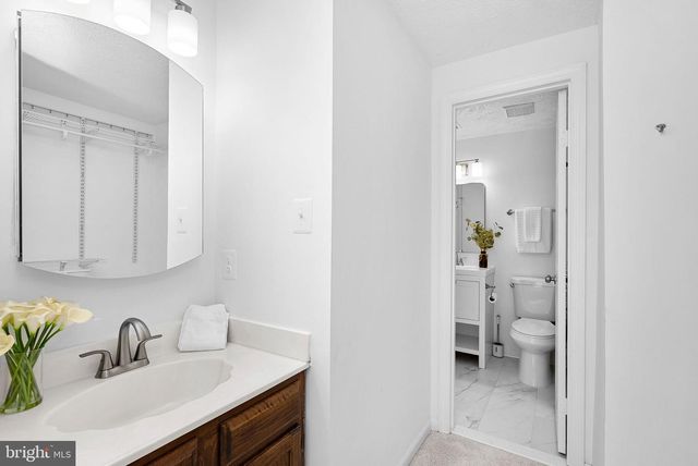 1594 WOODCREST DR, Reston, VA 20194