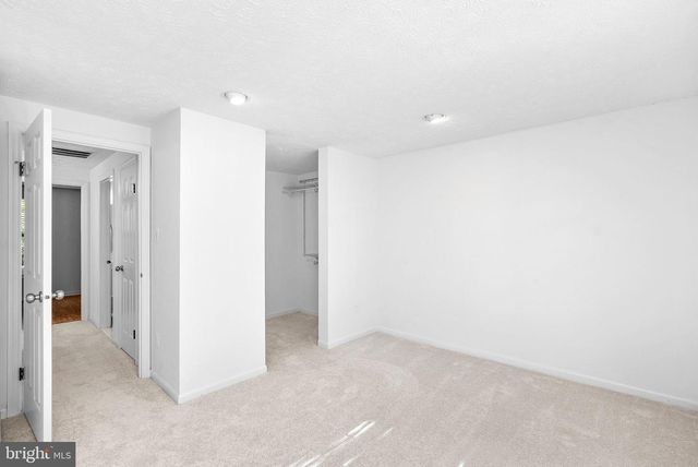 1594 WOODCREST DR, Reston, VA 20194