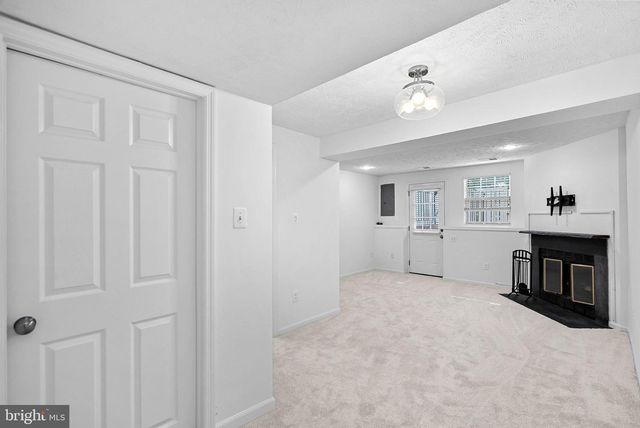 1594 WOODCREST DR, Reston, VA 20194
