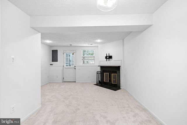 1594 WOODCREST DR, Reston, VA 20194