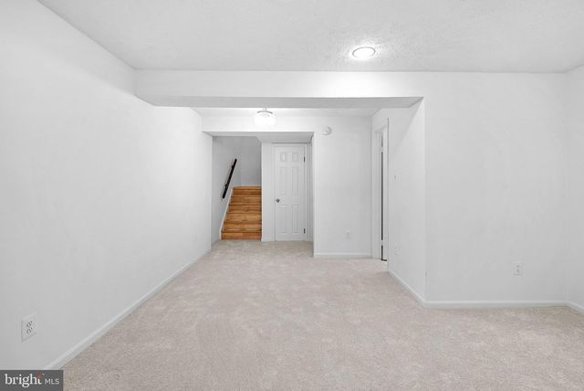 1594 WOODCREST DR, Reston, VA 20194
