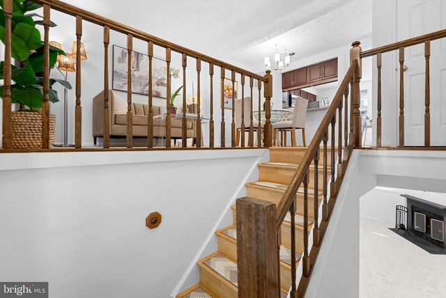 1594 WOODCREST DR, Reston, VA 20194