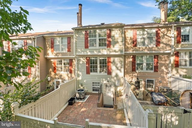 1594 WOODCREST DR, Reston, VA 20194