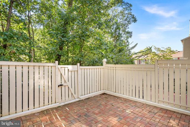 1594 WOODCREST DR, Reston, VA 20194