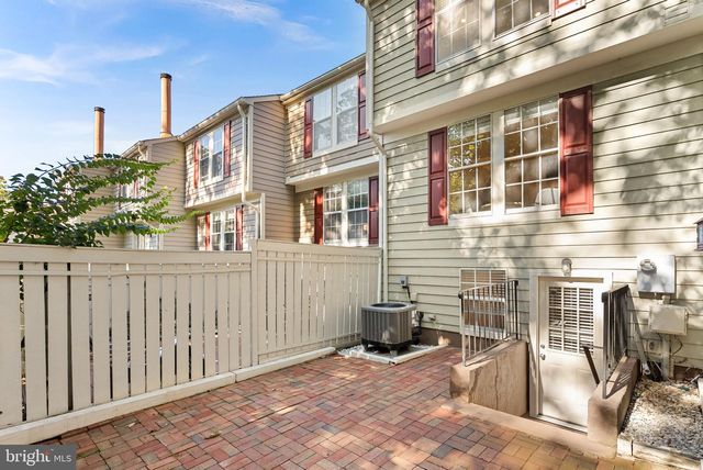 1594 WOODCREST DR, Reston, VA 20194