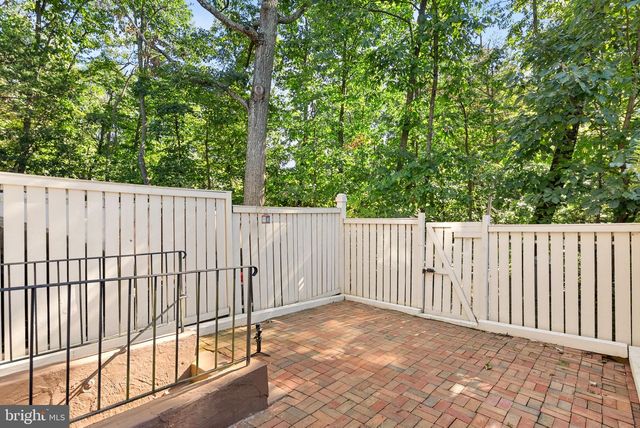 1594 WOODCREST DR, Reston, VA 20194